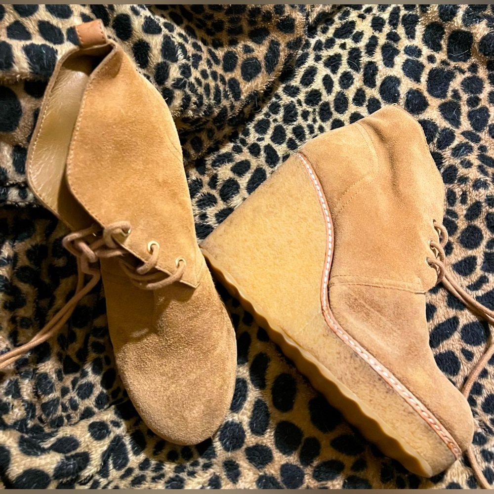 TORY BURCH Vicki Chestnut Suede Gum Sole Wedge Platform Ankle Booties Sz 8.5M